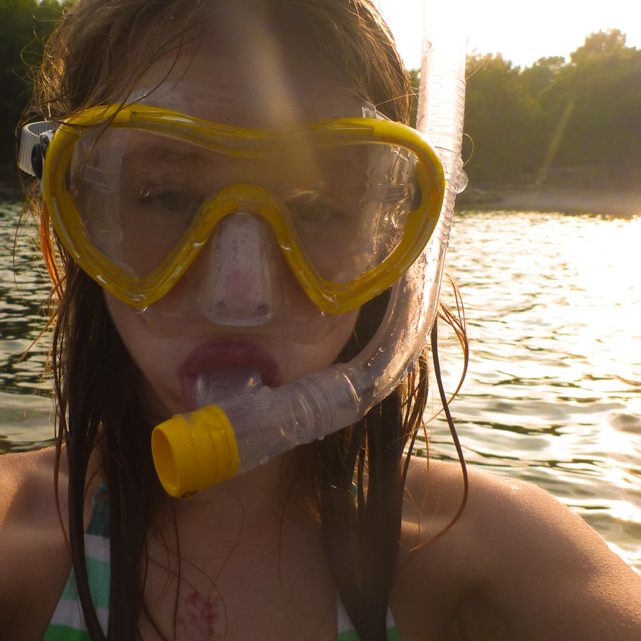 Mädchen mit Taucherbrille